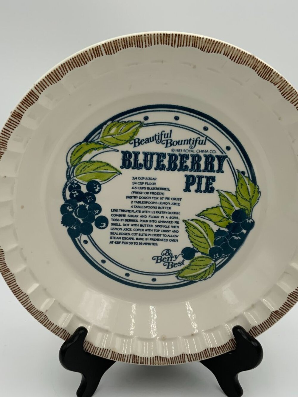 1983 Royal China Country Harvest Beautiful Berry BLUEBERRY Pie Recipe Plate Dish